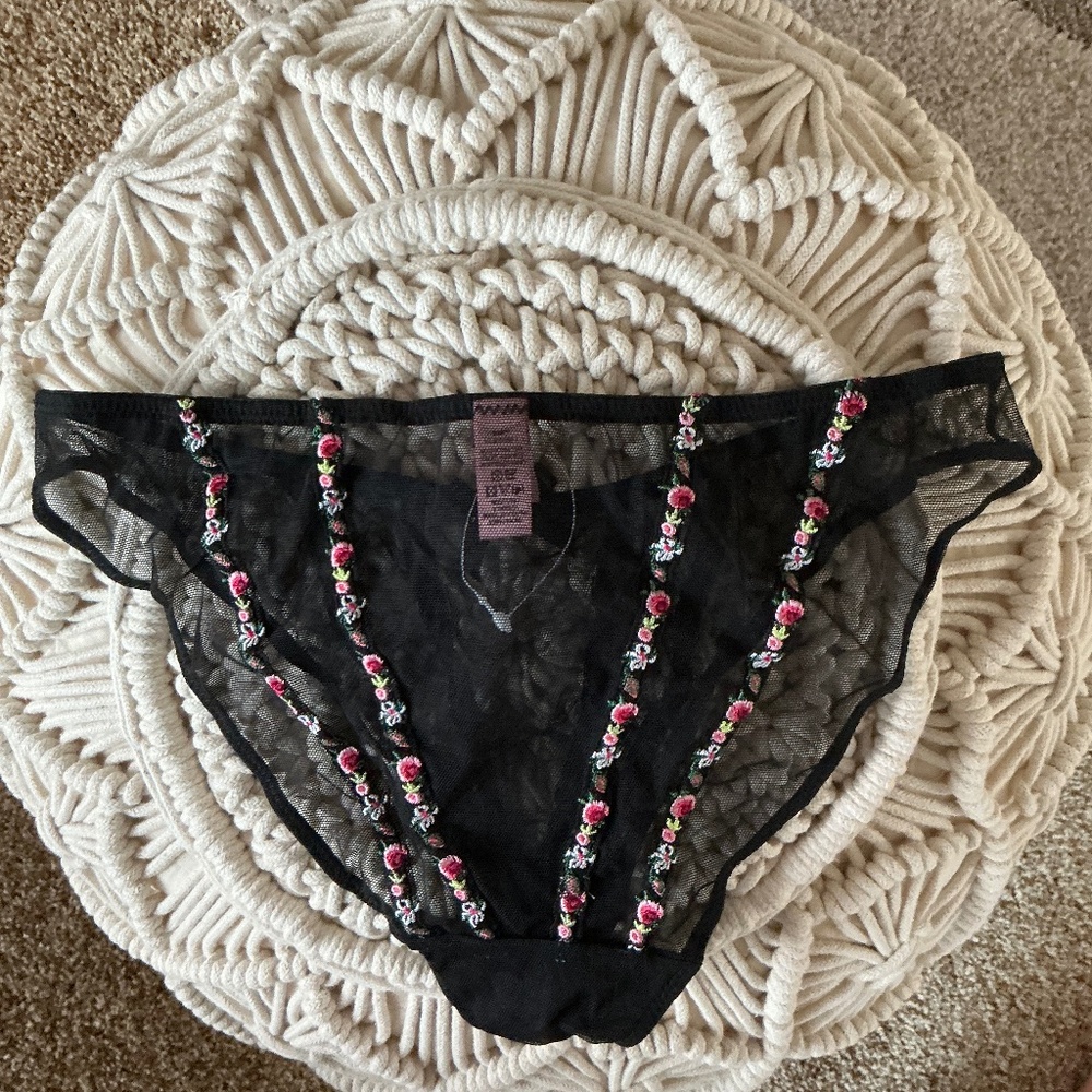 Agent Provocateur Size 3 (6-8)